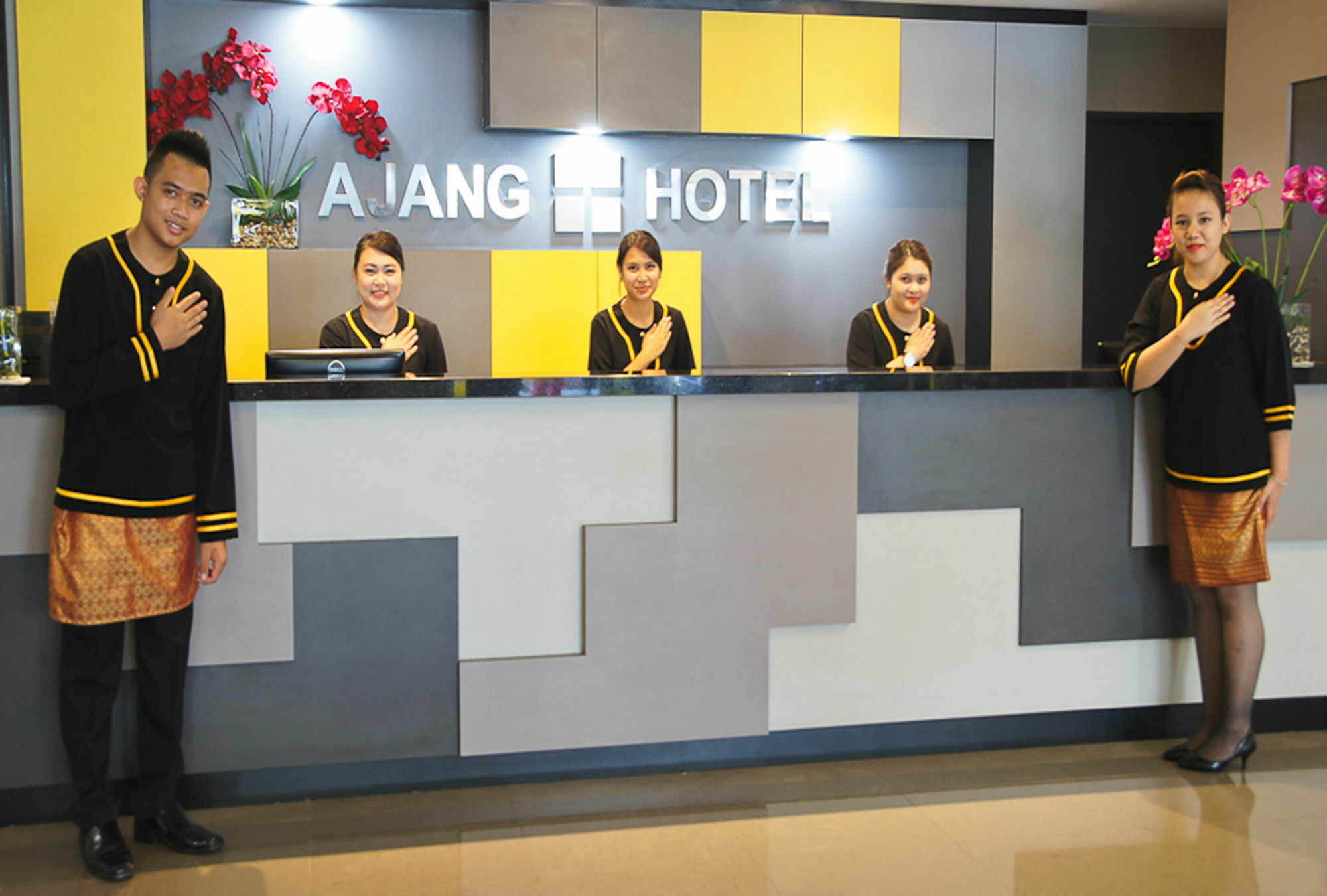Ajang Hotel Miri Exterior foto